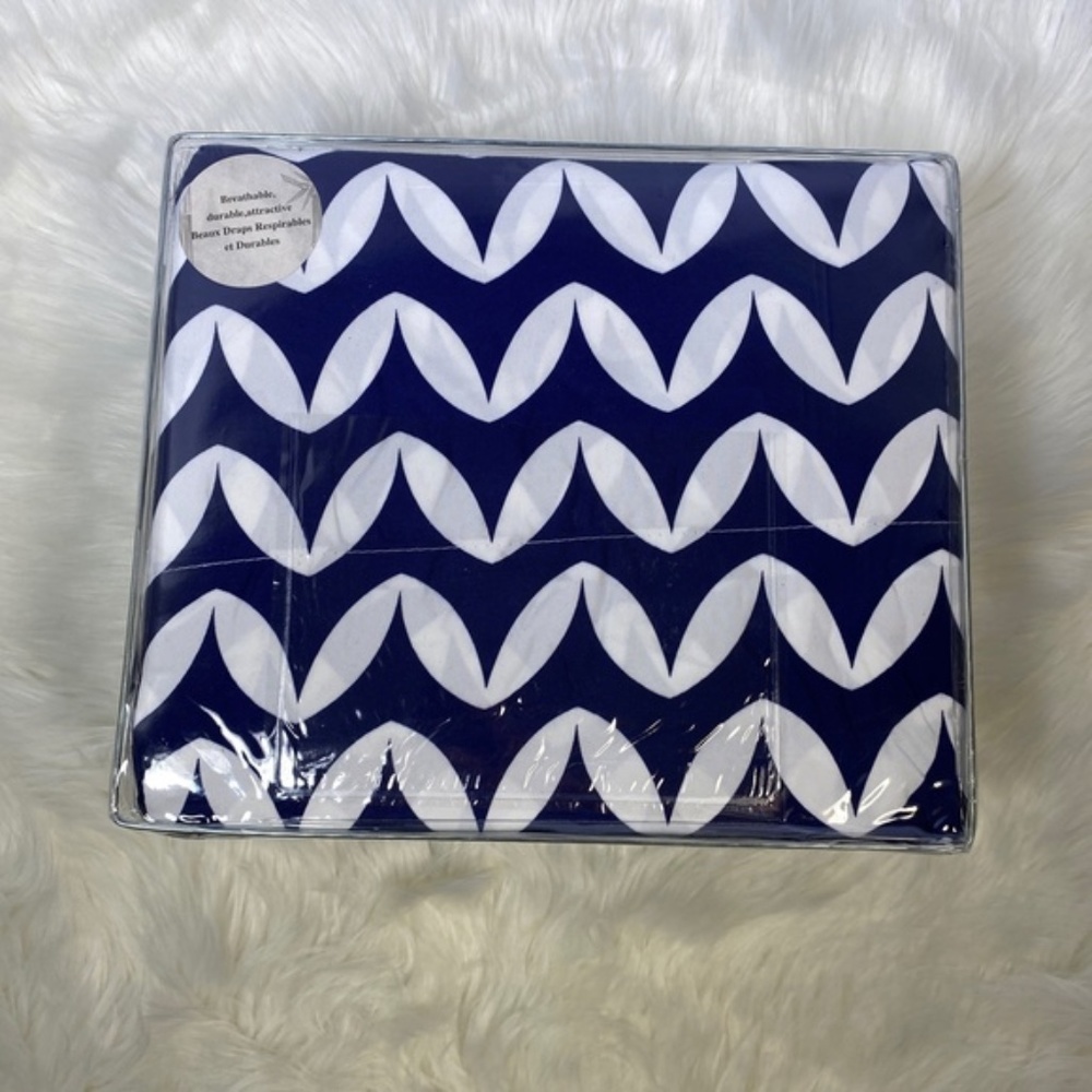 ⭐️SEE NEW LISTING⭐️King 4pc Navy Wave Bedsheets - Picture 2 of 5
